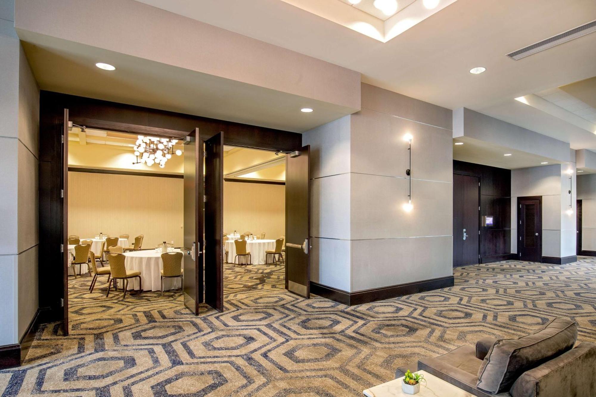 Hilton Columbus/Polaris Hotel Exterior photo